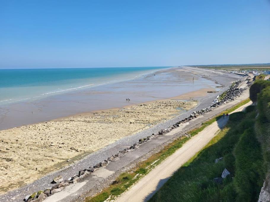 Appartement Vue Mer A 100 M De La Plage Ault Exterior photo