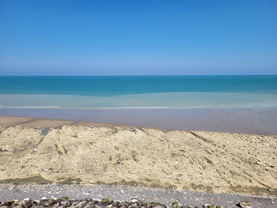Appartement Vue Mer A 100 M De La Plage Ault Exterior photo
